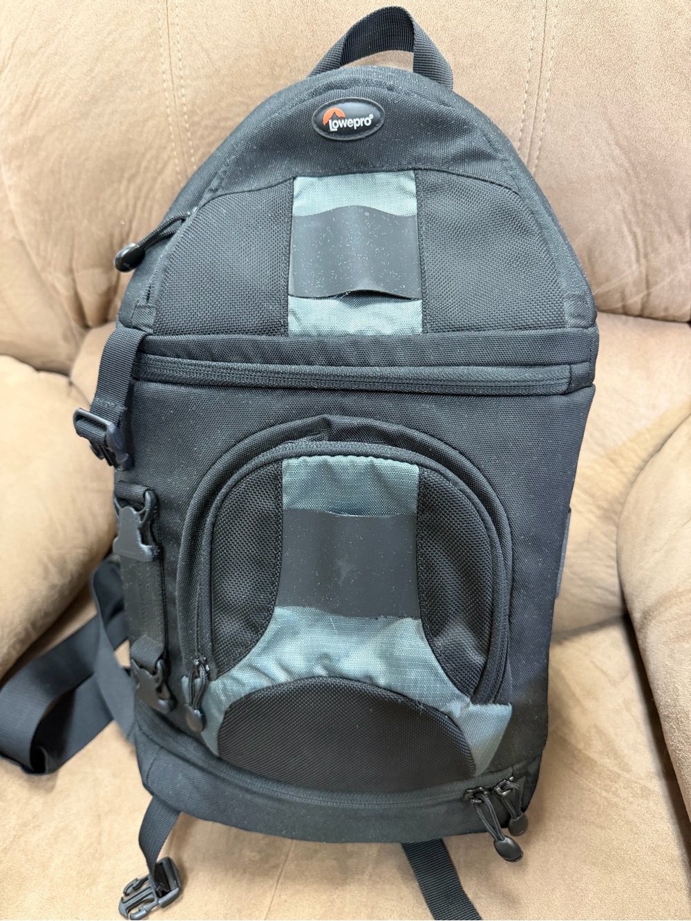 Lowepro Slingshot 200 AW Camera Bag Sling Backpack Crossbody w/ Dividers Black